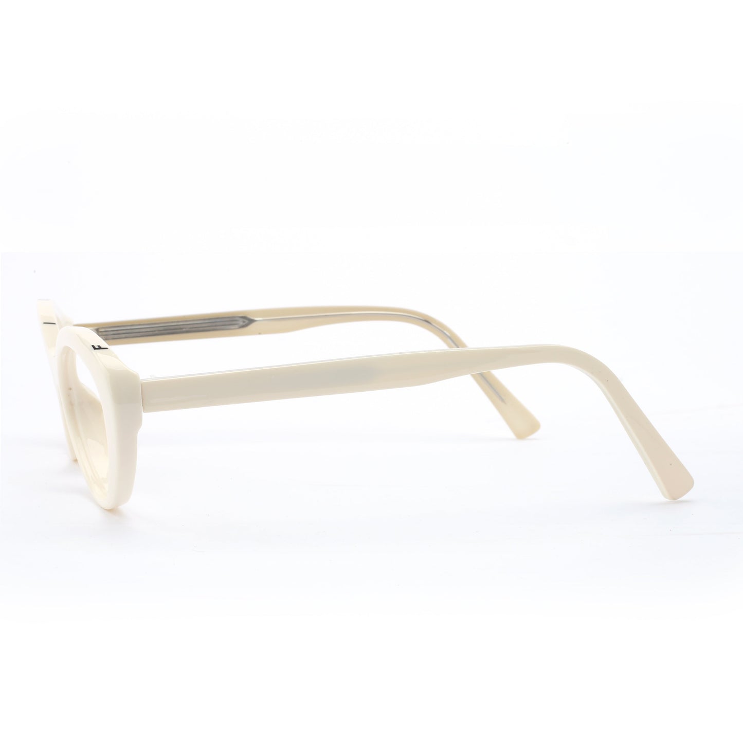 #color_milky ivory white