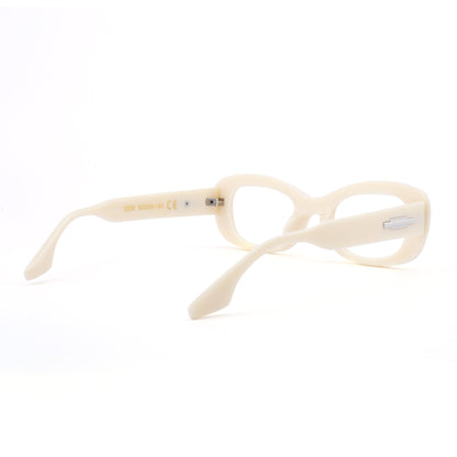 #color_ccreamy white